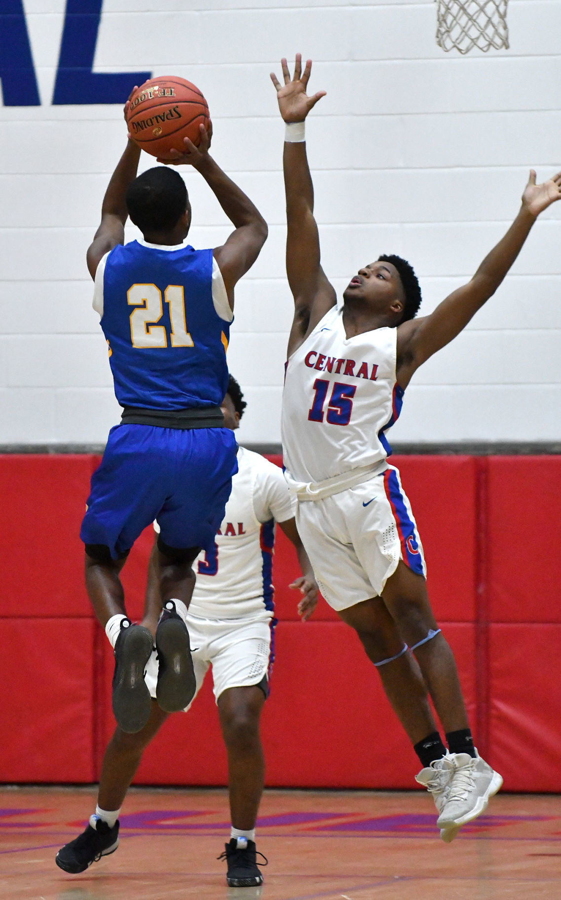 Davenport North vs Davenport Central boys basketball.